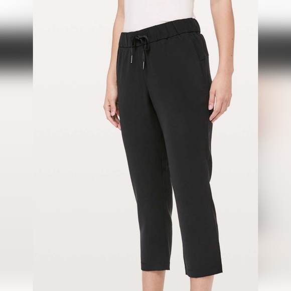 Lululemon on the fly crop pants - Picture 2 of 11